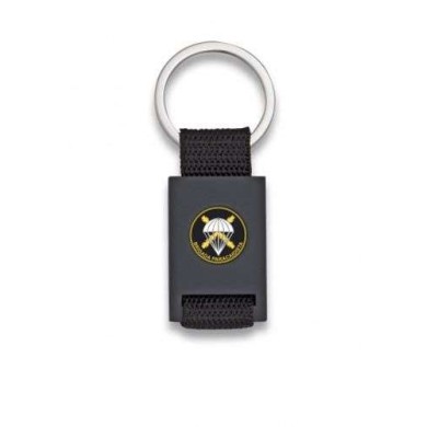Llavero rectangulo negro + cinta negra